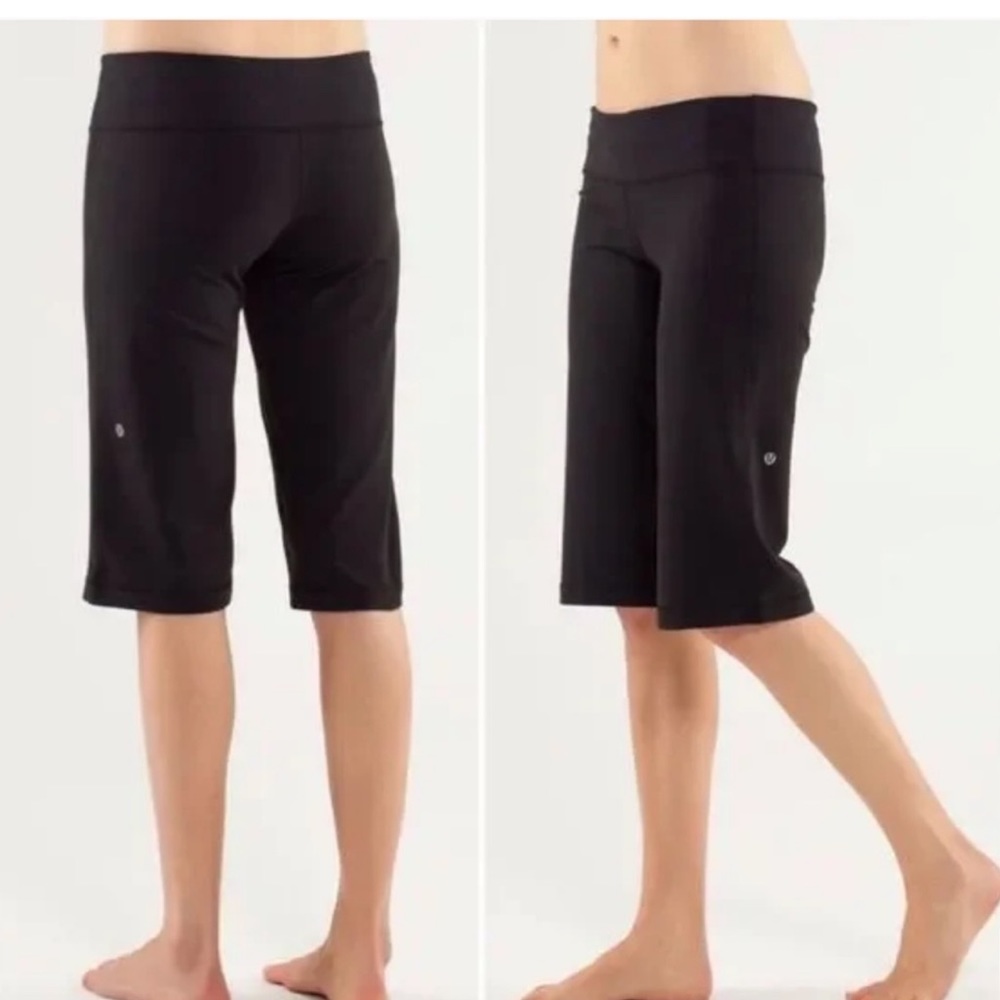 ❌SOLD❌ 🖤LULULEMON Clam Digger wide legged capri pants | SIZE 6 - Picture 3 of 13